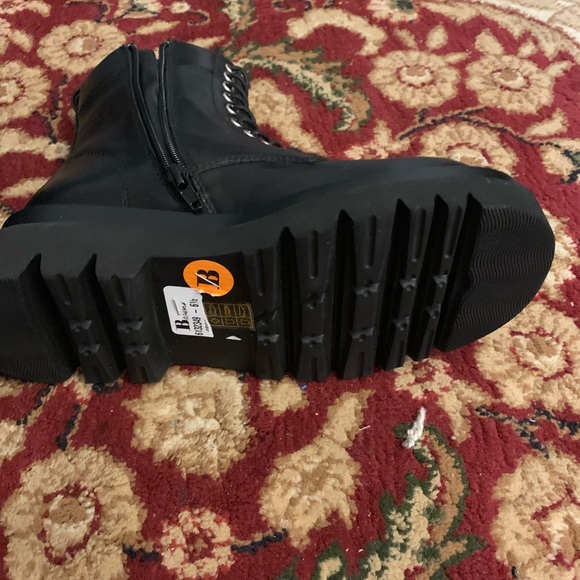 Women boots - Picture 3 of 9